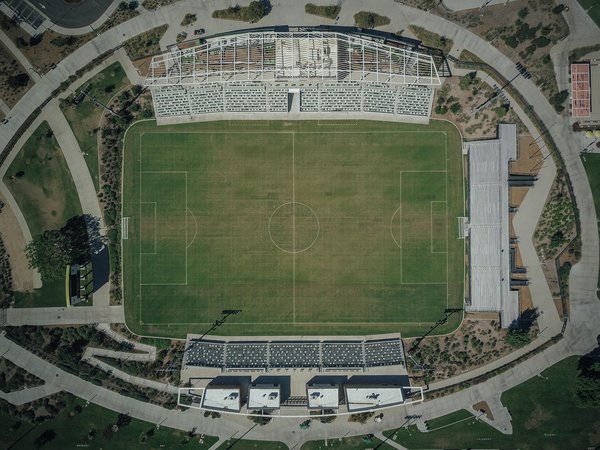 Comment les exercices de stretching dynamique peuvent-ils améliorer la performance des athlètes pratiquant le windsurf?